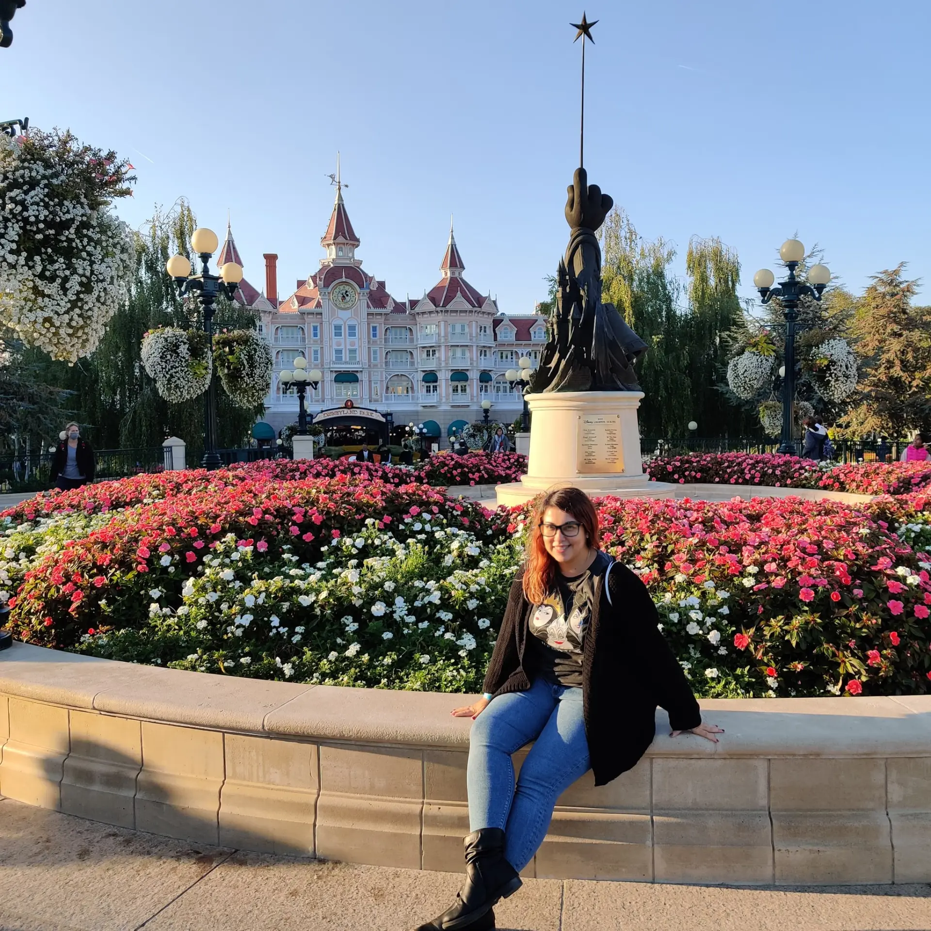 Fotografía de Sonia, agente de viajes de Entre Castillos, en Disneyland París